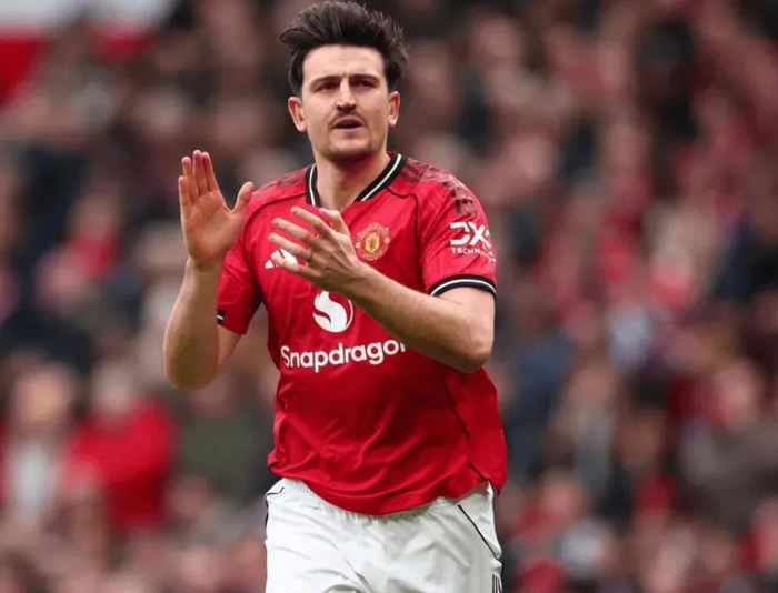 开云体育-曼联拟降薪续约马奎尔至周薪10万镑，球员愿协商|哈里-马奎尔|合同|英格兰|俱乐部|高层_新浪体育_新浪新闻